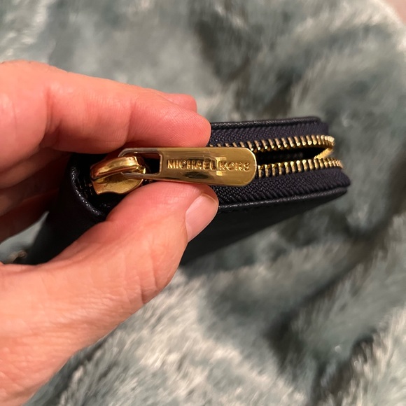 Micheal Kors Like New, Navy wallet/wristlet - Picture 4 of 9